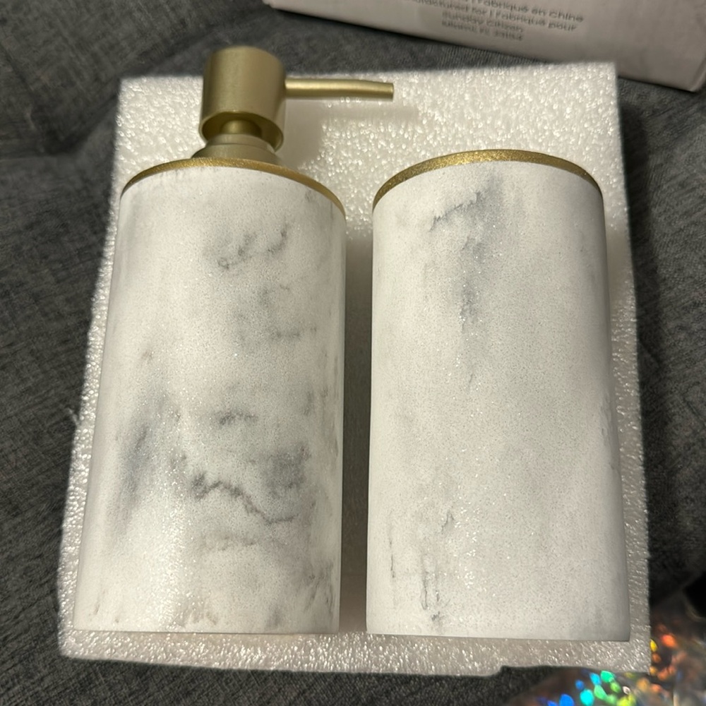 White Marble Glimmery Bath Set